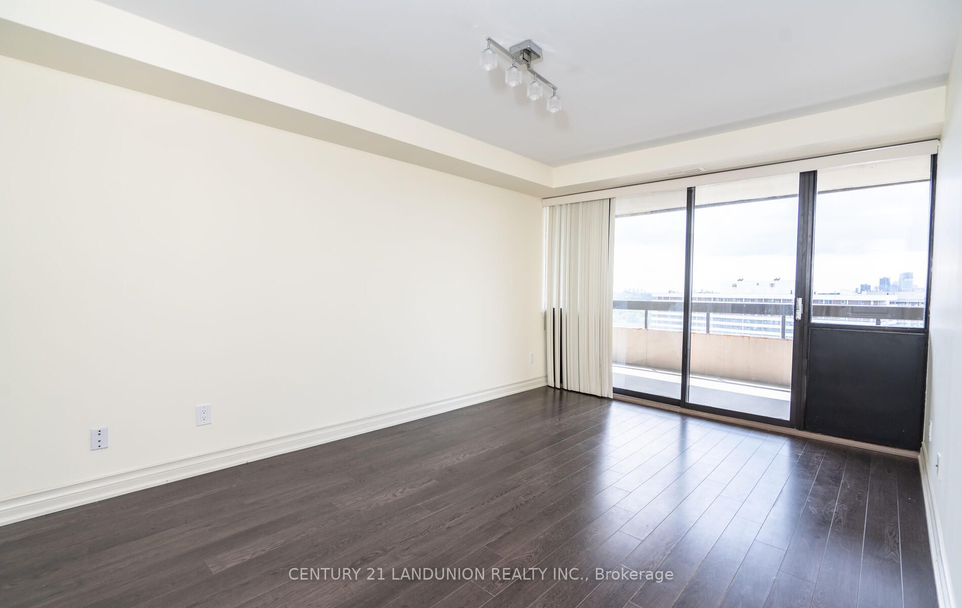 8111 Yonge St, #1501