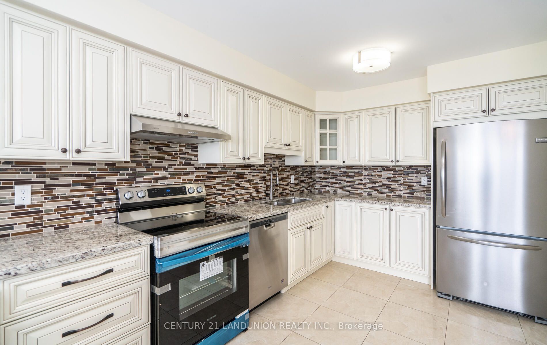 8111 Yonge St, #1501