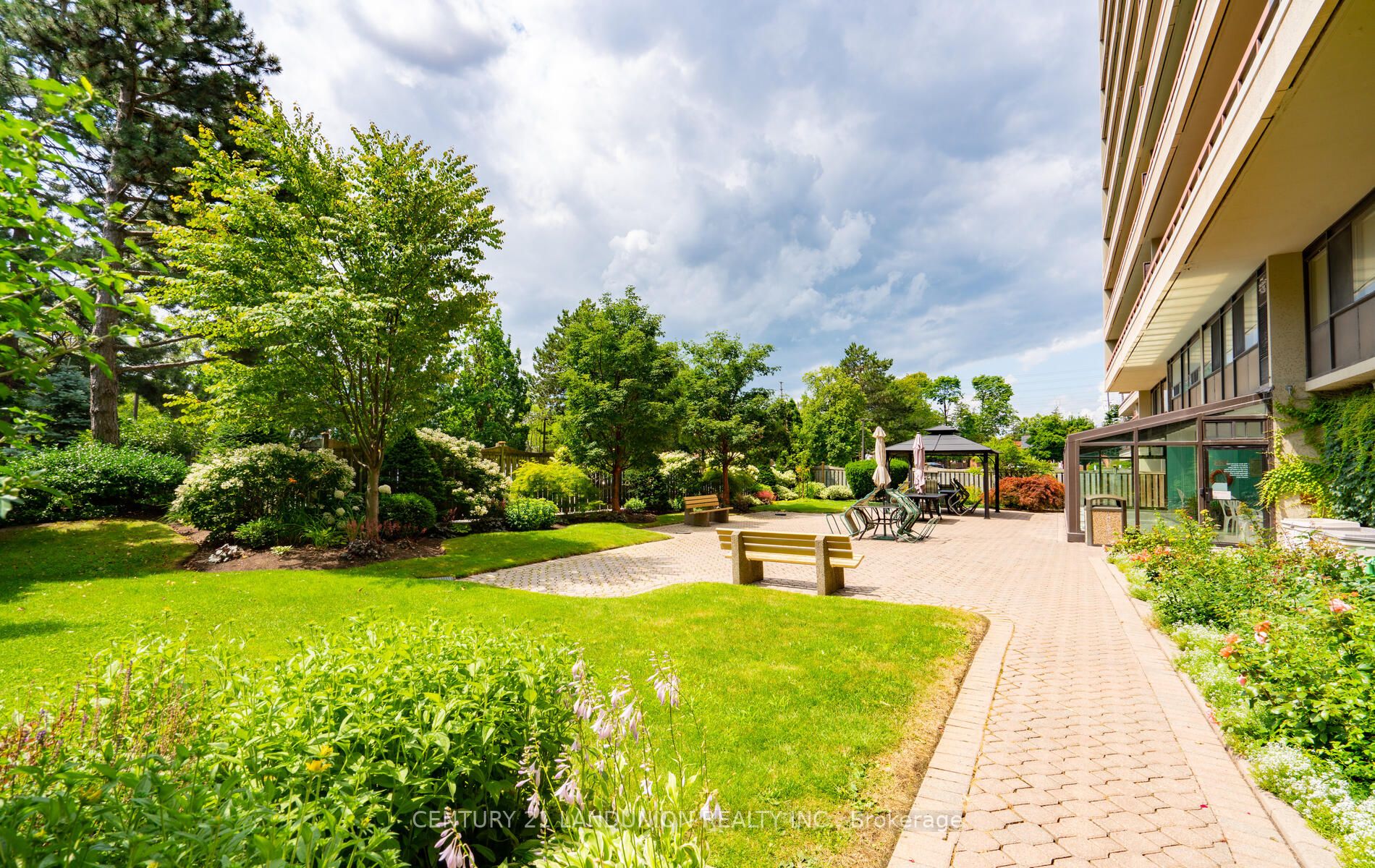 8111 Yonge St, #1501