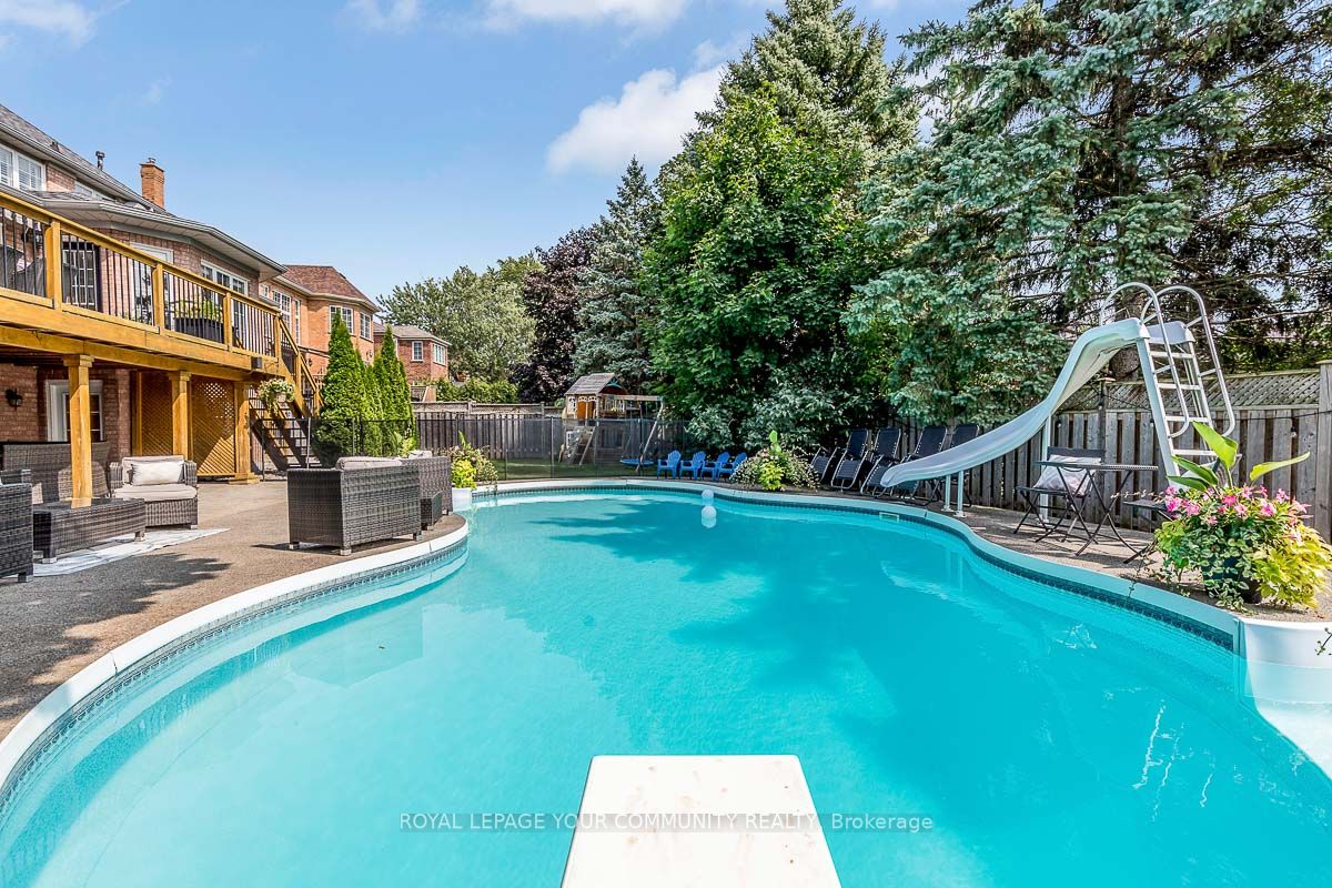 958 Creebridge Cres