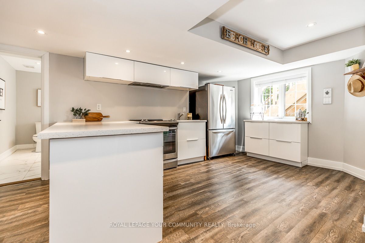 958 Creebridge Cres