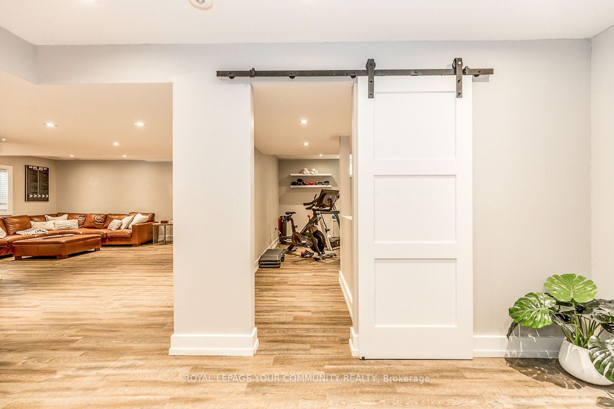 958 Creebridge Cres