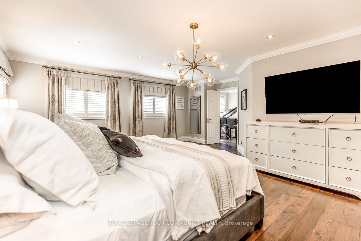 958 Creebridge Cres