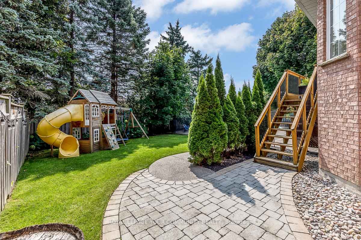 958 Creebridge Cres