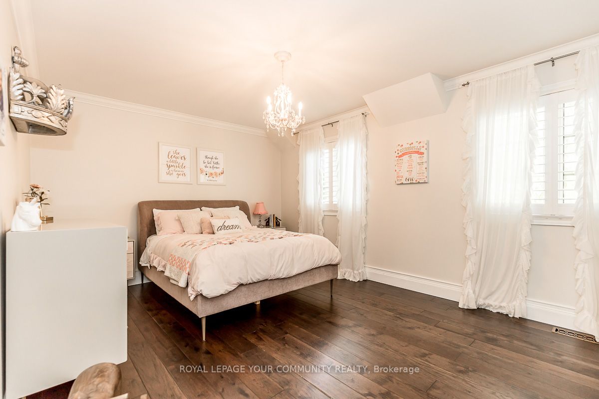 958 Creebridge Cres