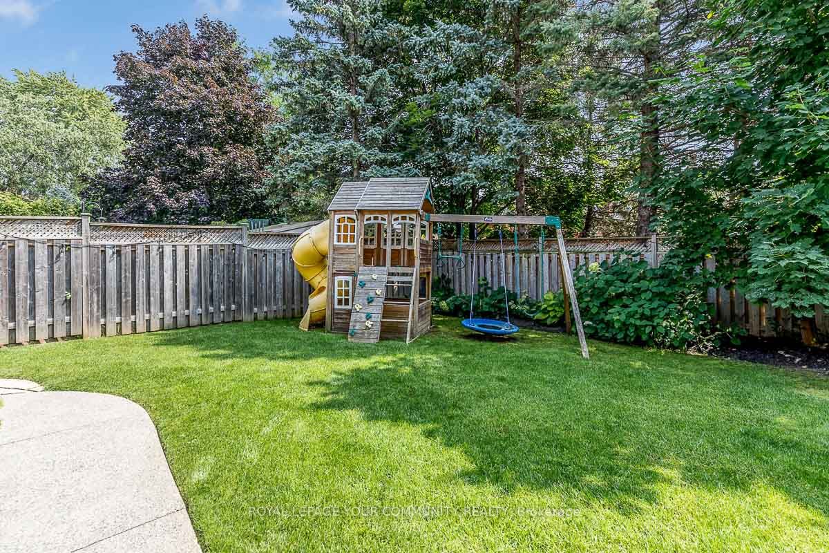 958 Creebridge Cres
