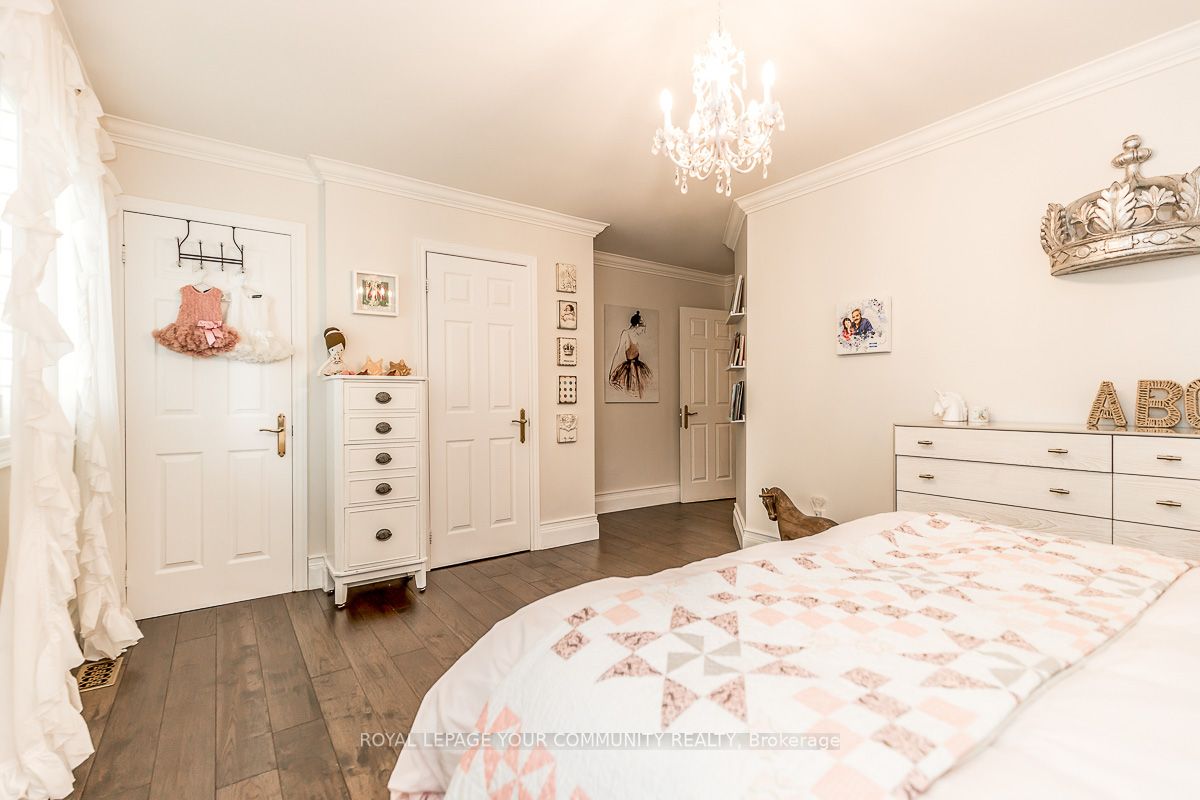 958 Creebridge Cres