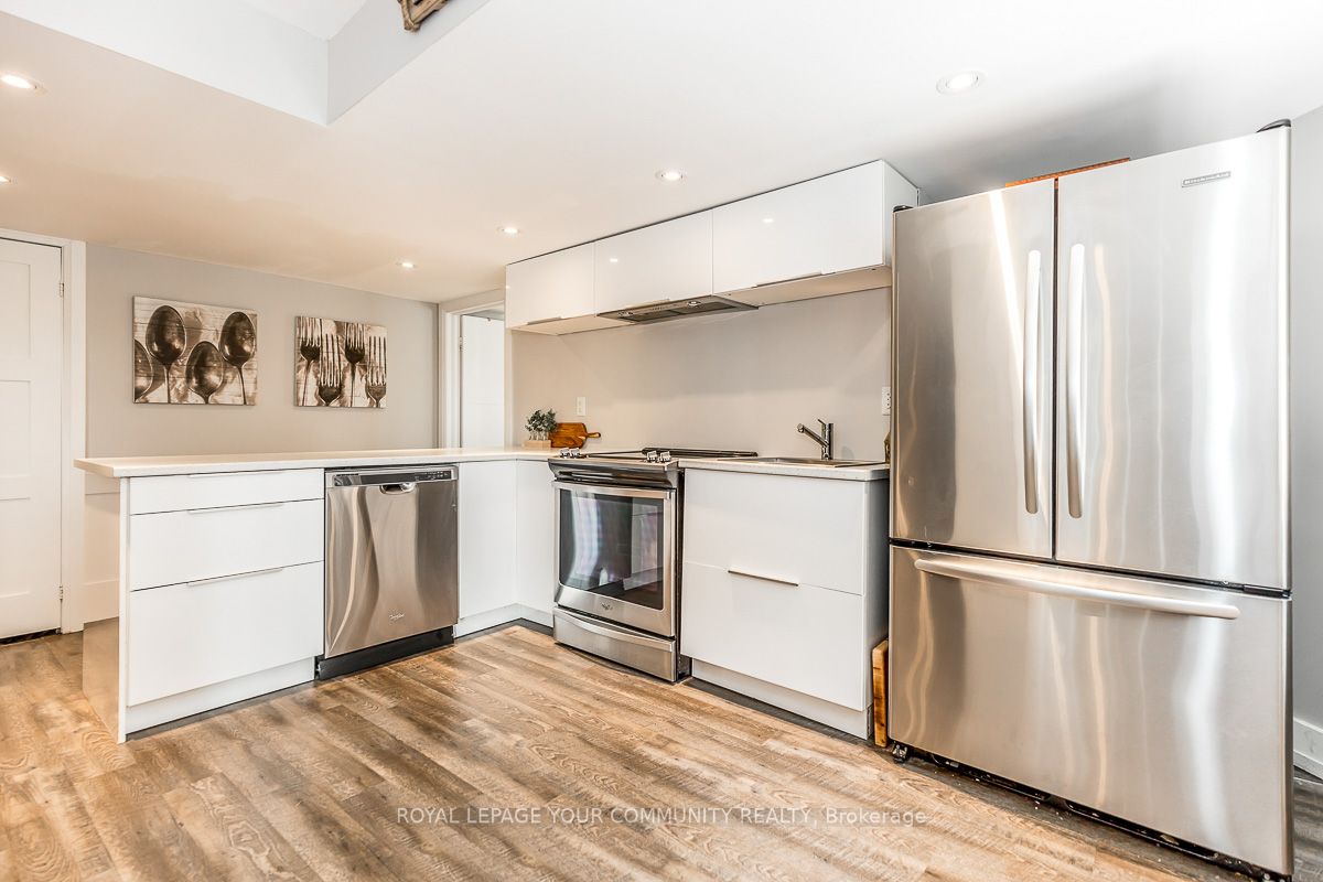 958 Creebridge Cres