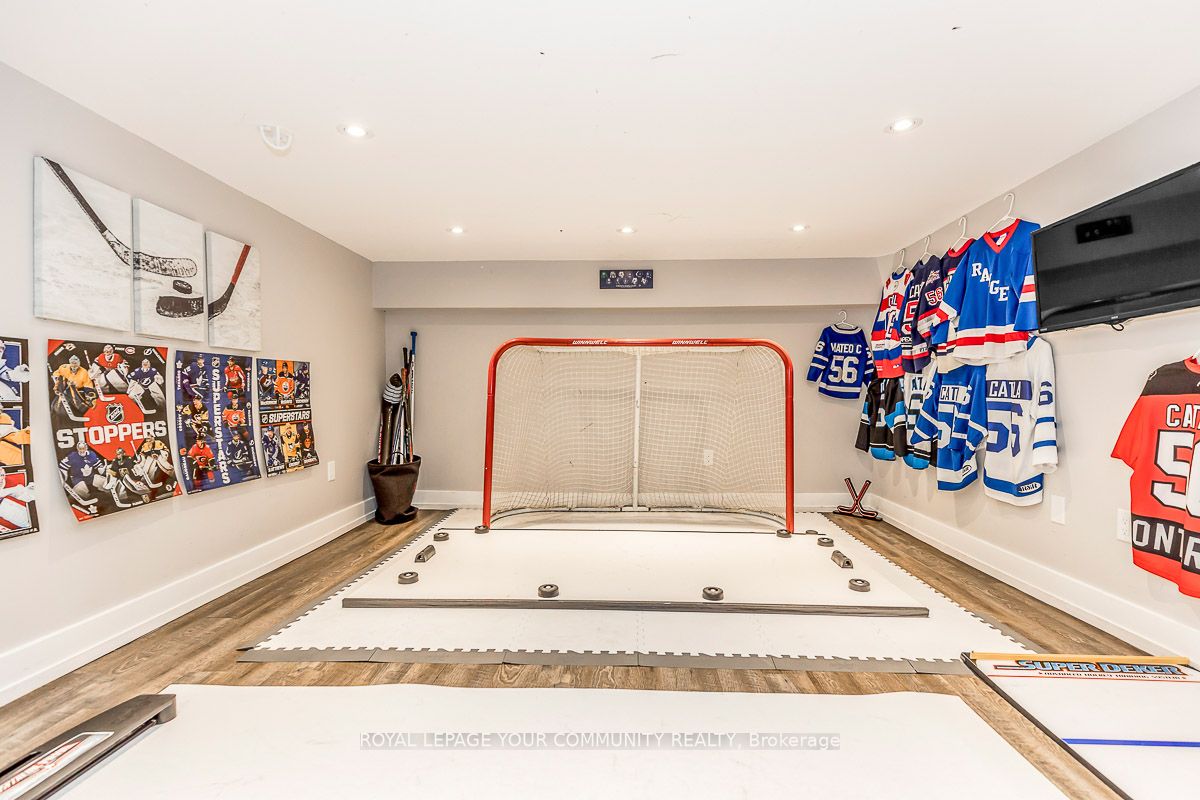 958 Creebridge Cres