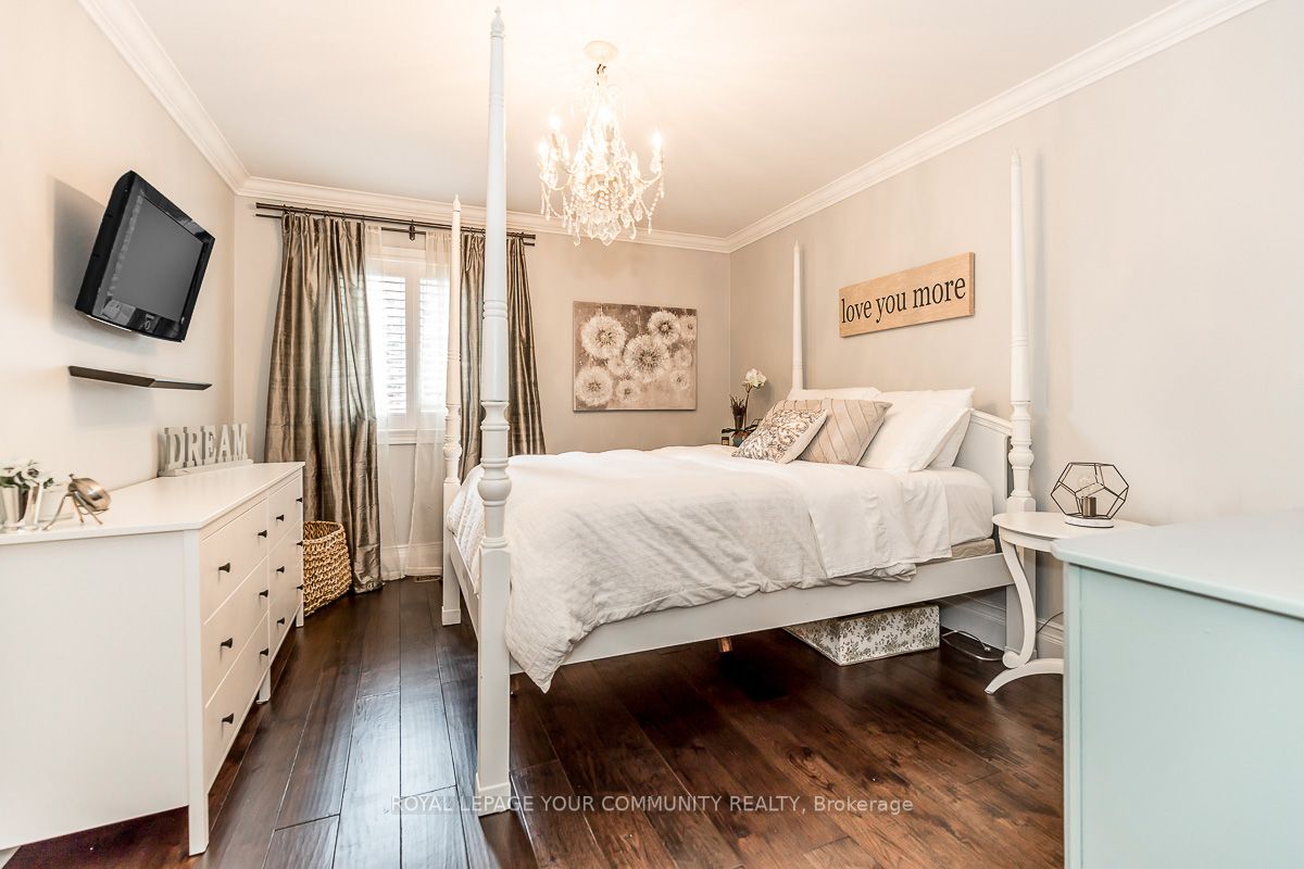 958 Creebridge Cres