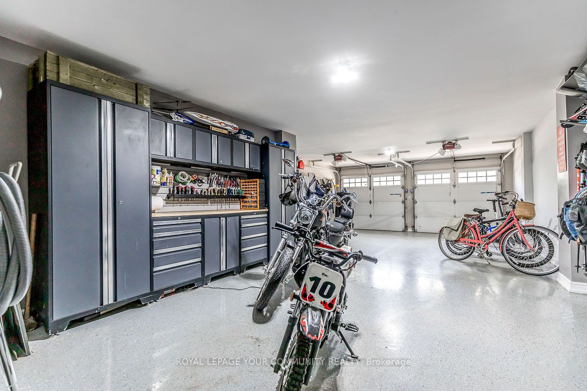 958 Creebridge Cres