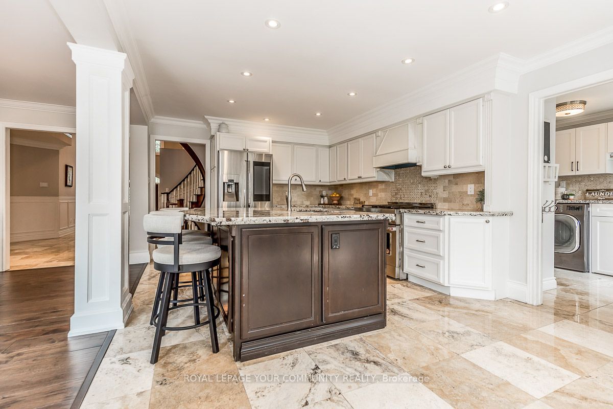 958 Creebridge Cres