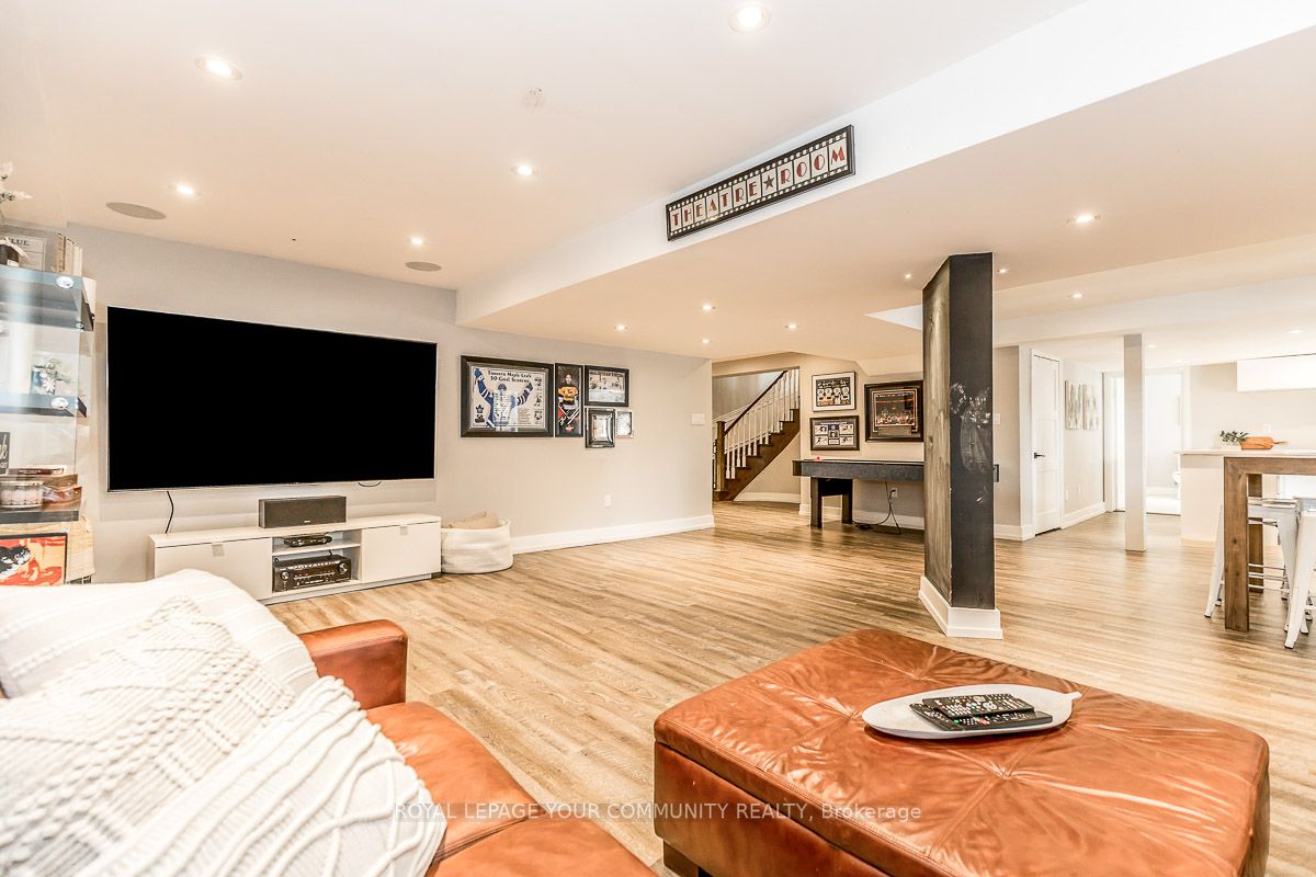 958 Creebridge Cres