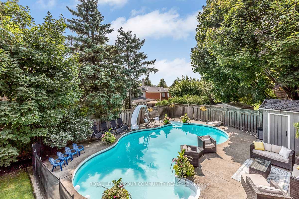 958 Creebridge Cres