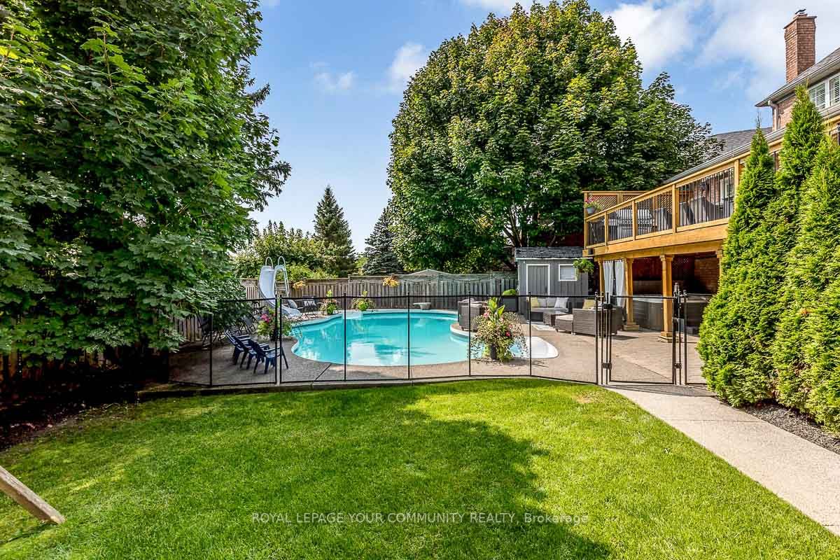 958 Creebridge Cres