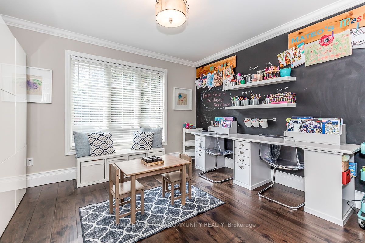 958 Creebridge Cres
