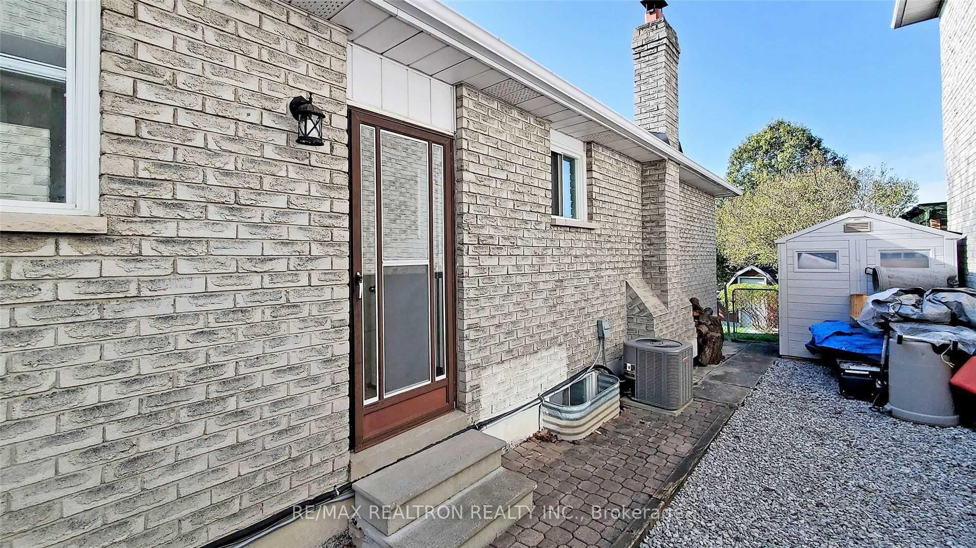80 Maplegrove Ave, #Lower