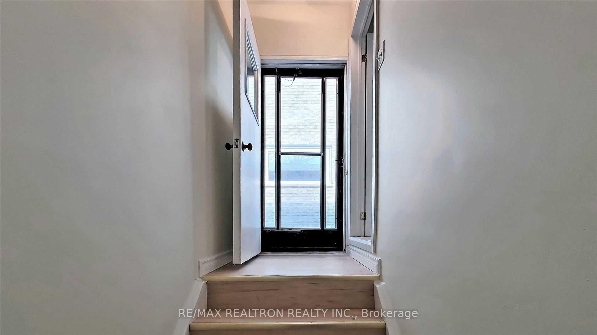 80 Maplegrove Ave, #Lower