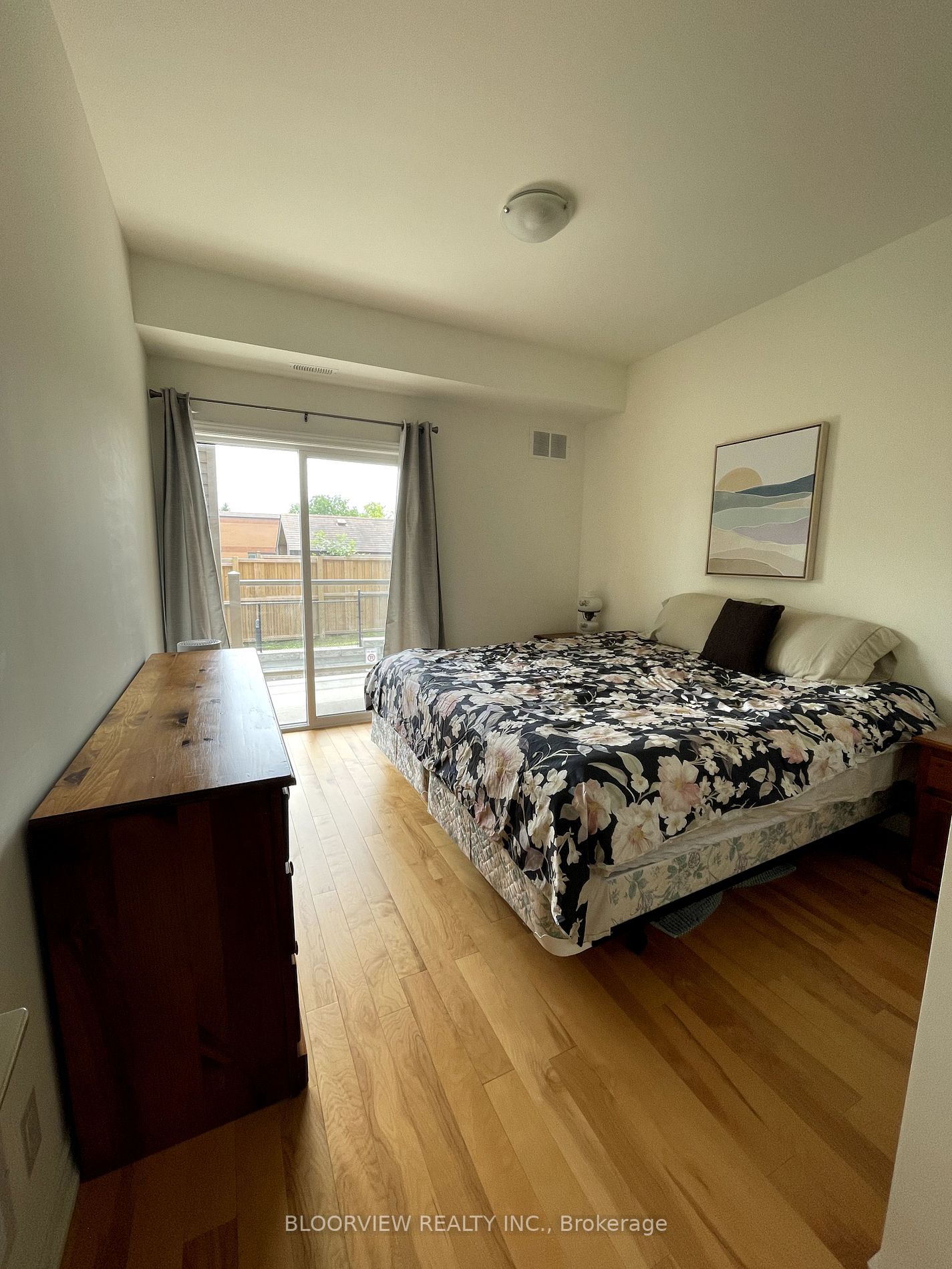 128 Barrie St, #105