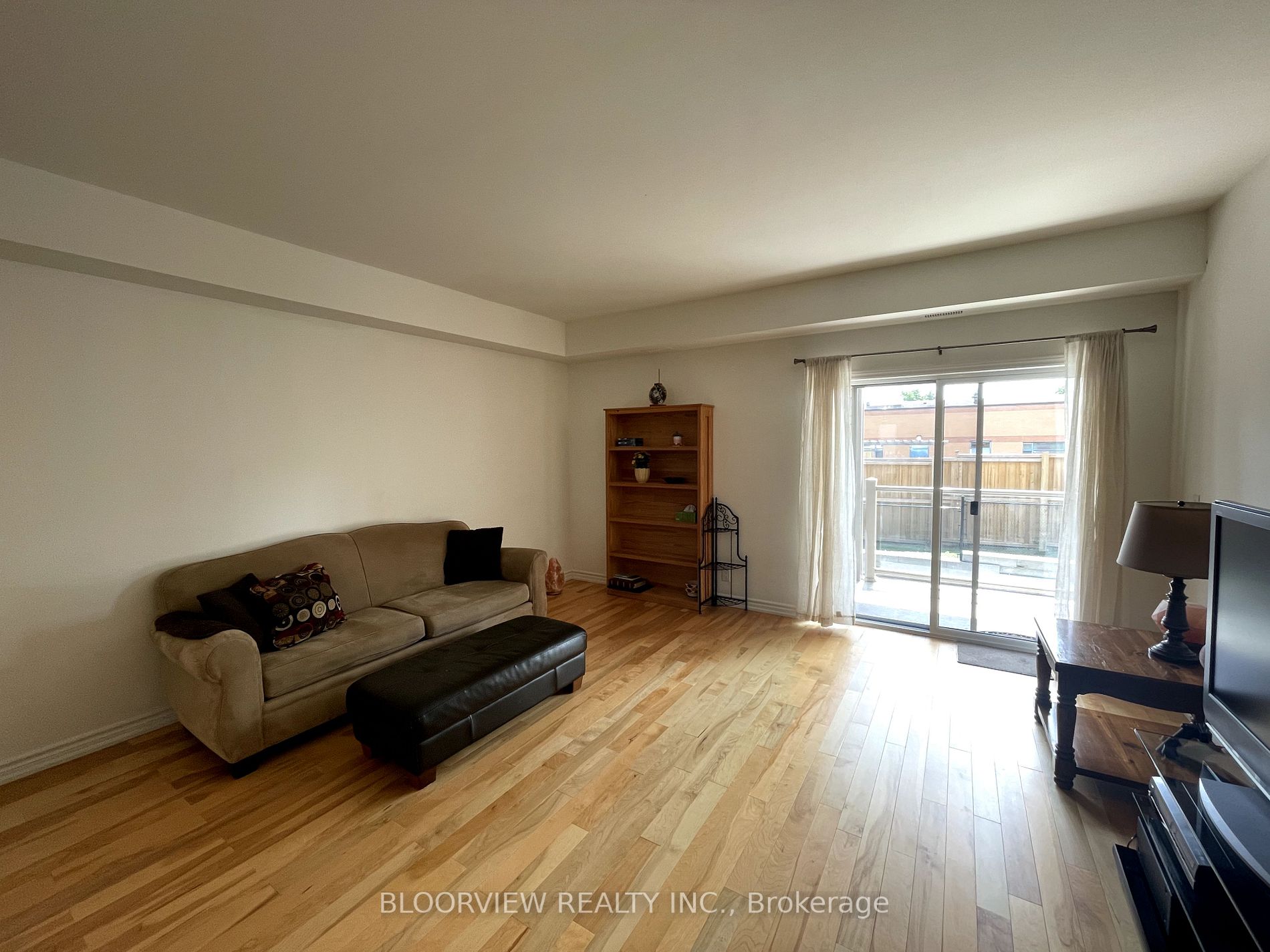 128 Barrie St, #105