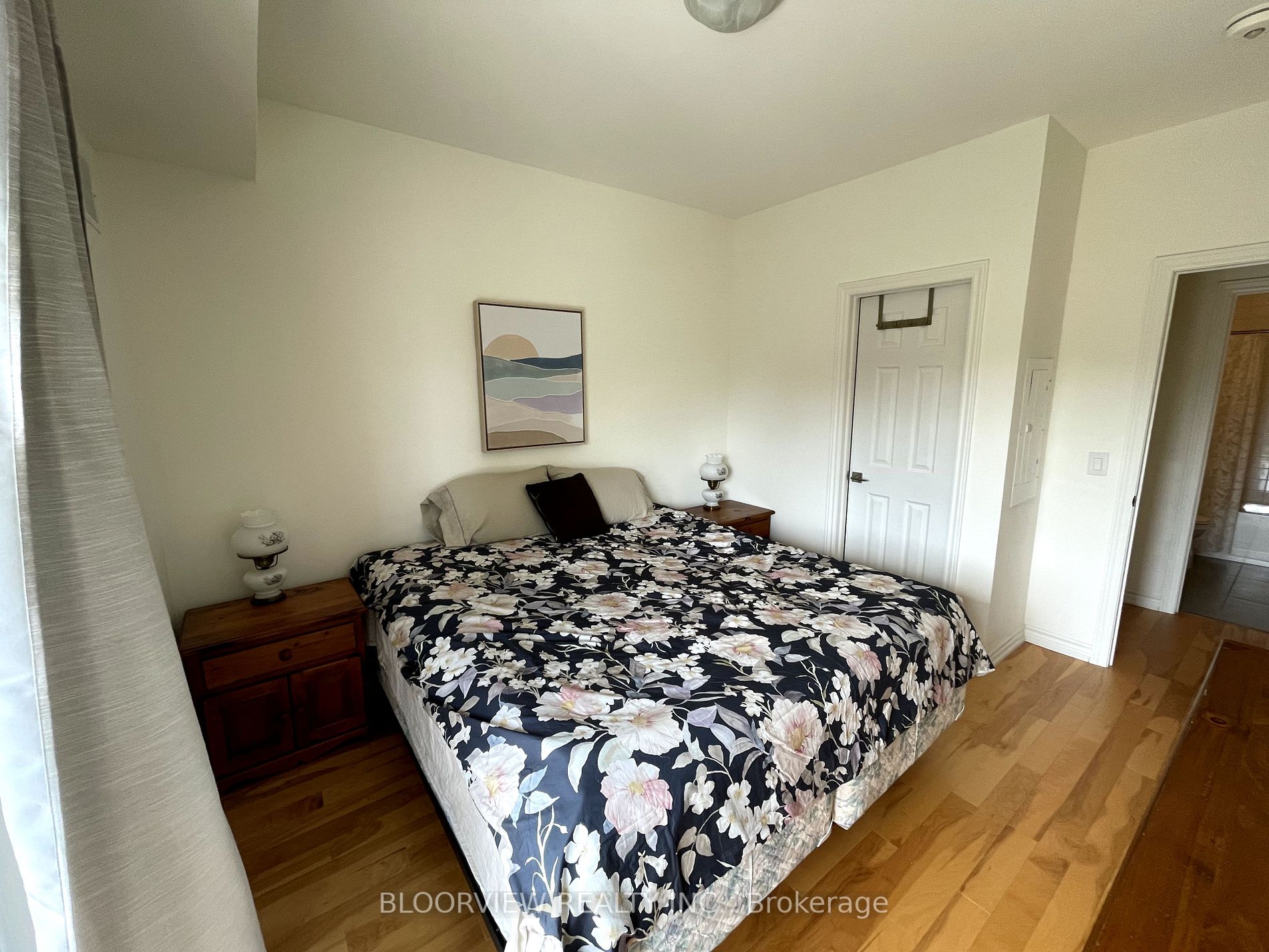 128 Barrie St, #105