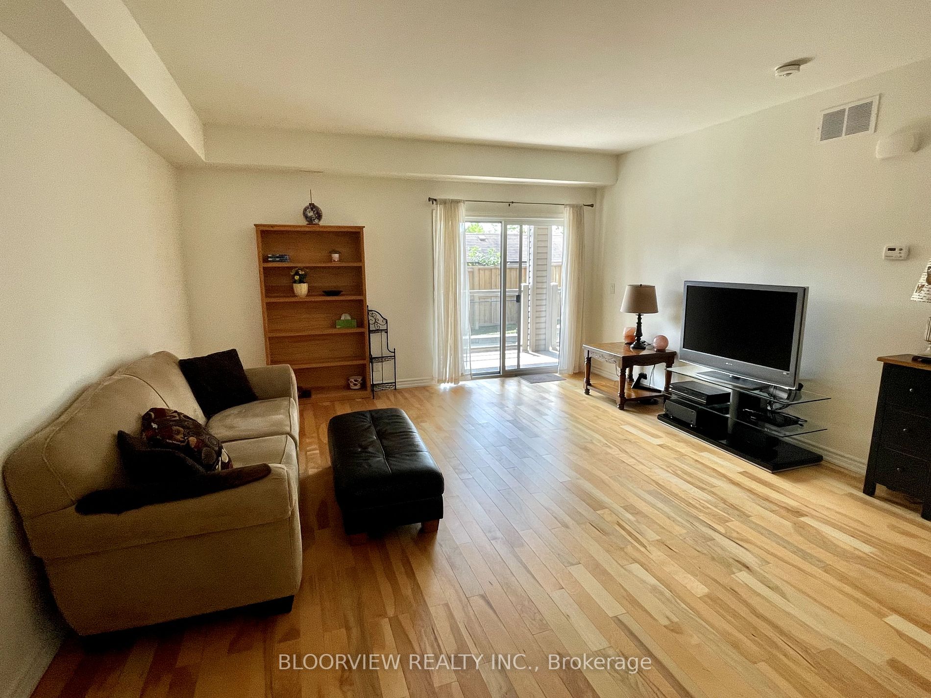 128 Barrie St, #105