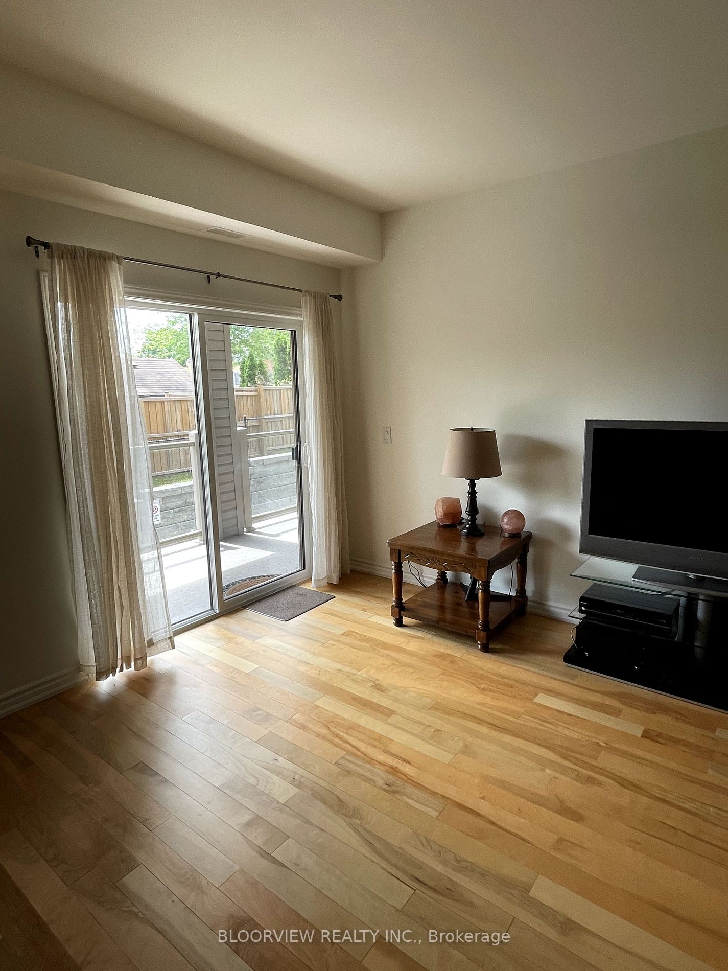 128 Barrie St, #105