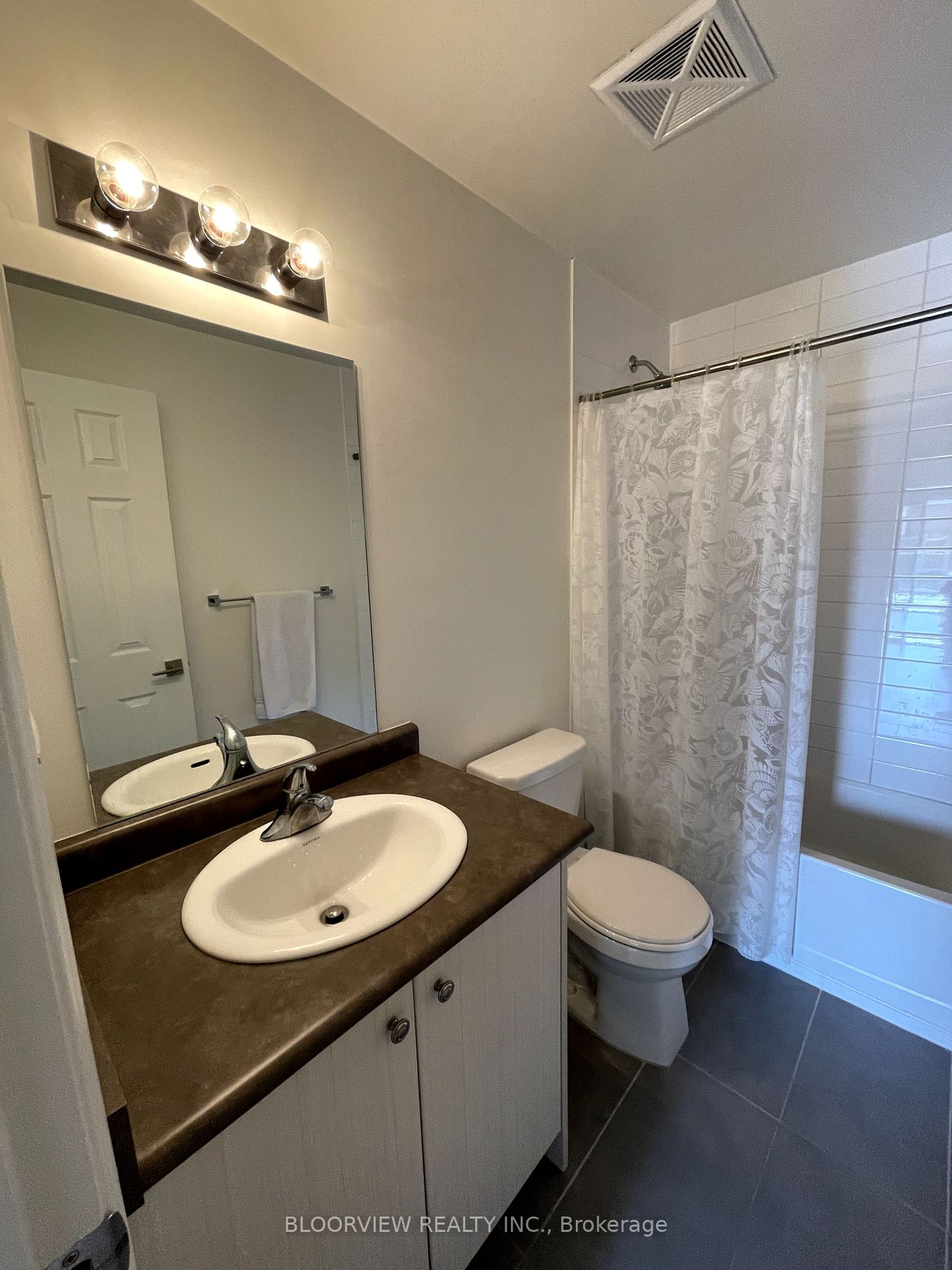 128 Barrie St, #105