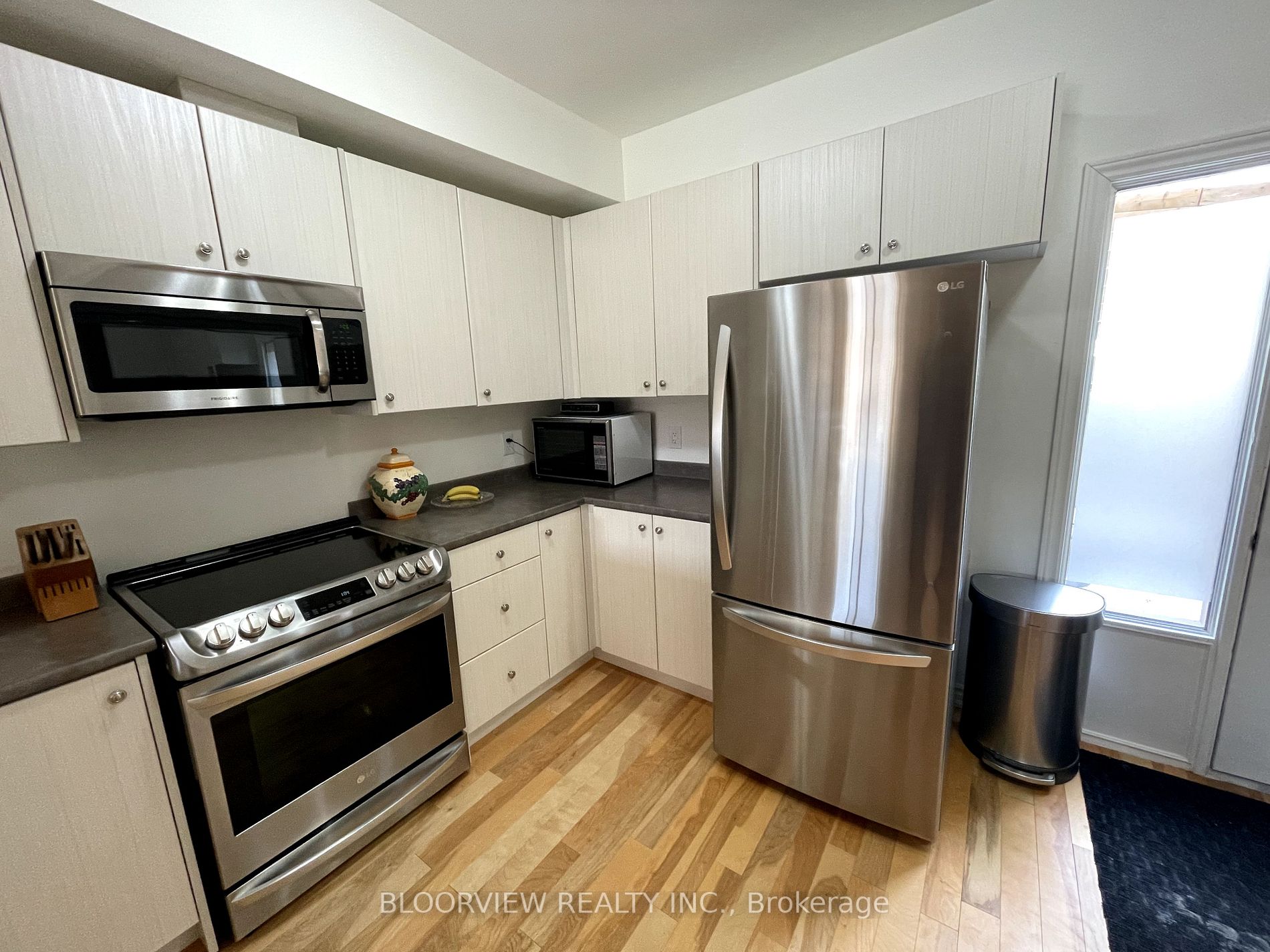 128 Barrie St, #105