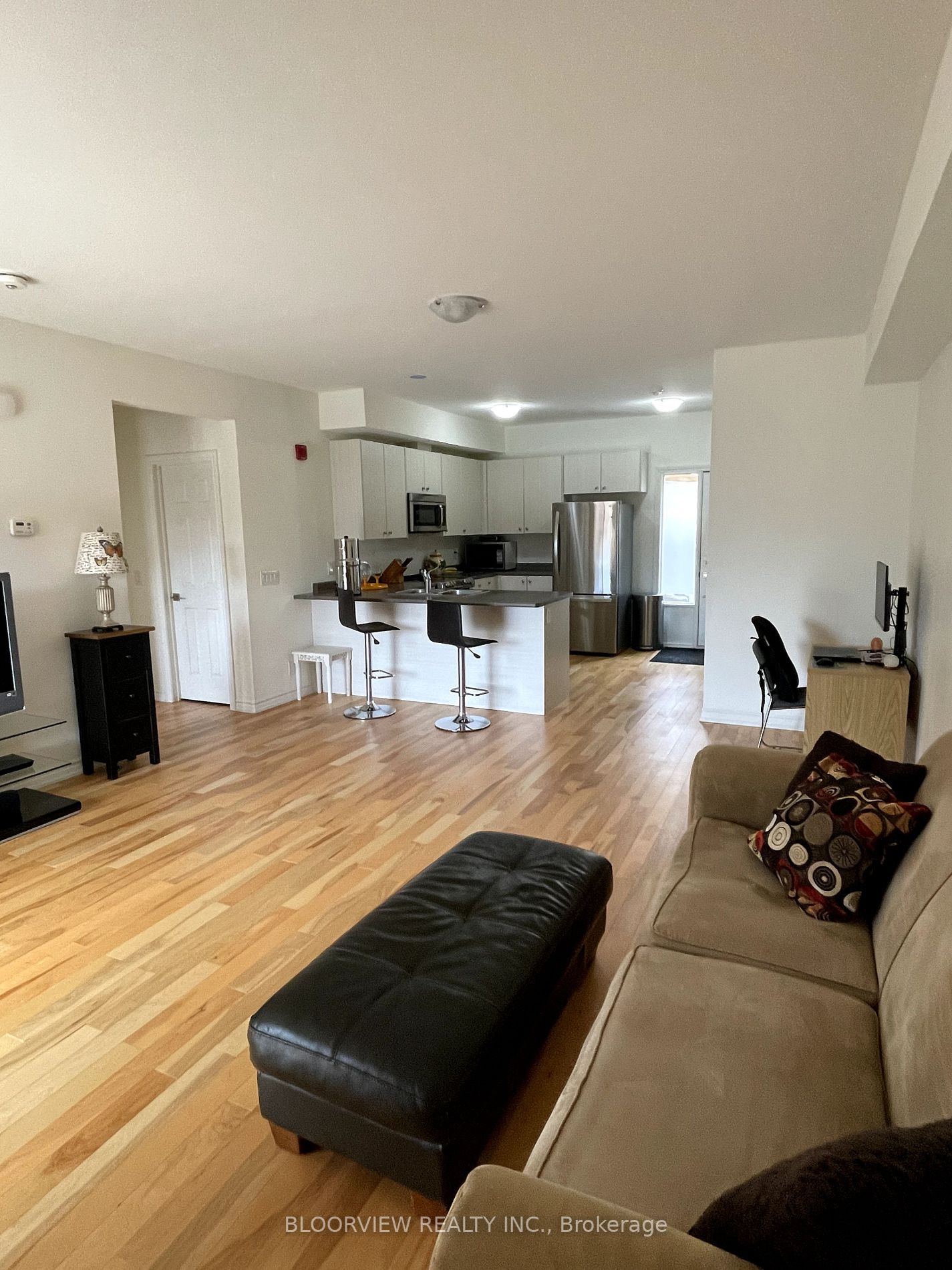 128 Barrie St, #105