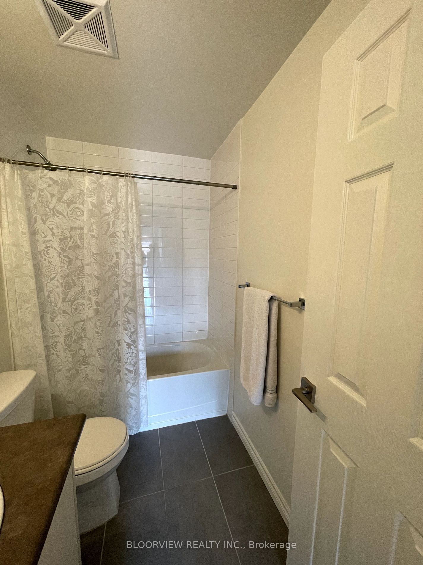 128 Barrie St, #105