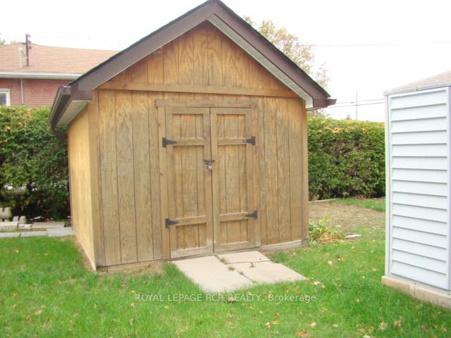 290 Main St N
