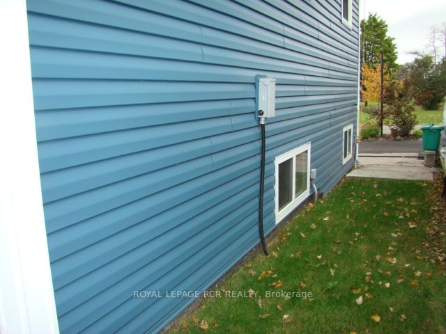 290 Main St N