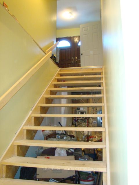 290 Main St N
