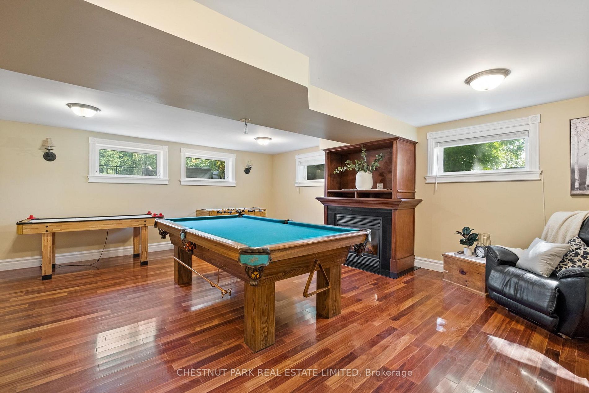 187 Davis Dr
