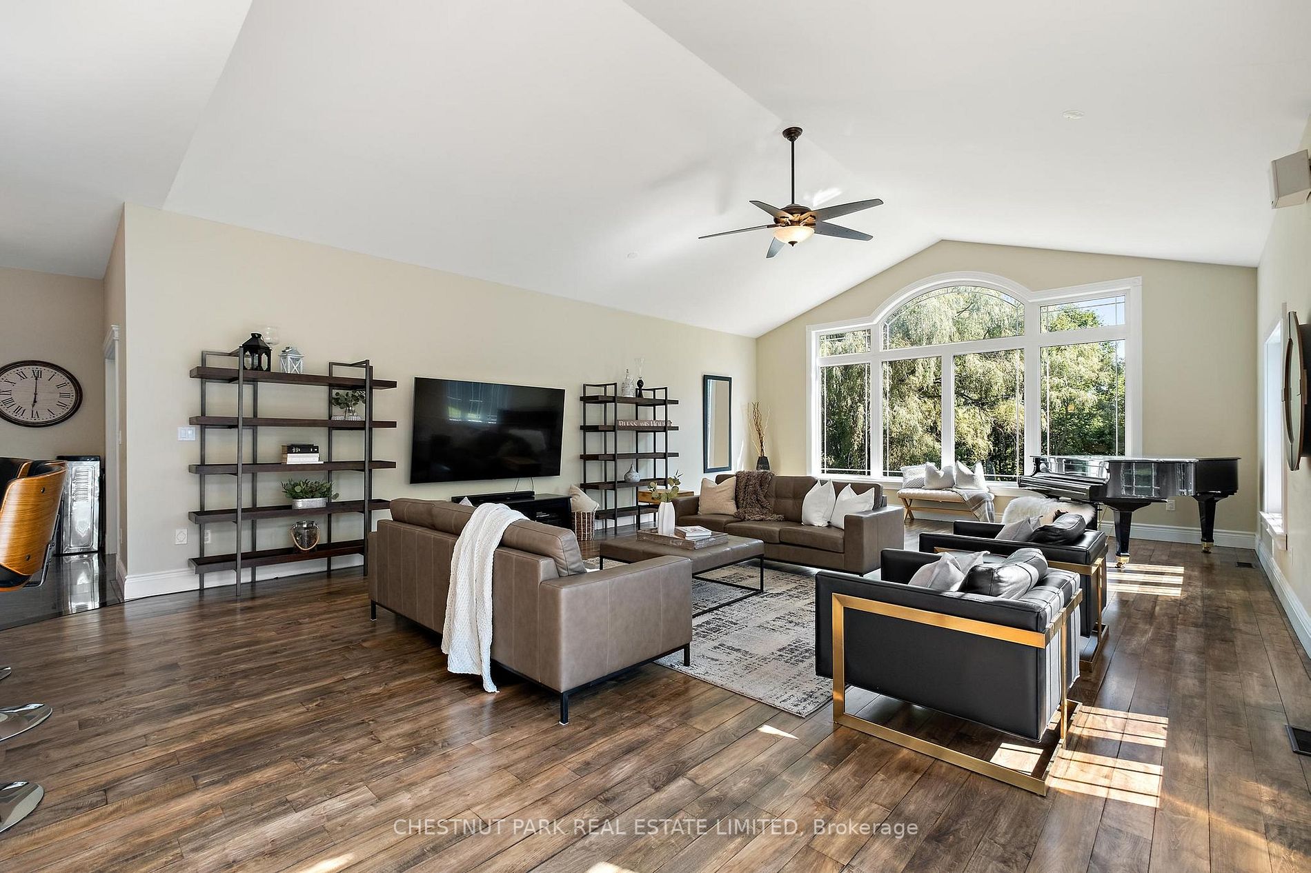 187 Davis Dr