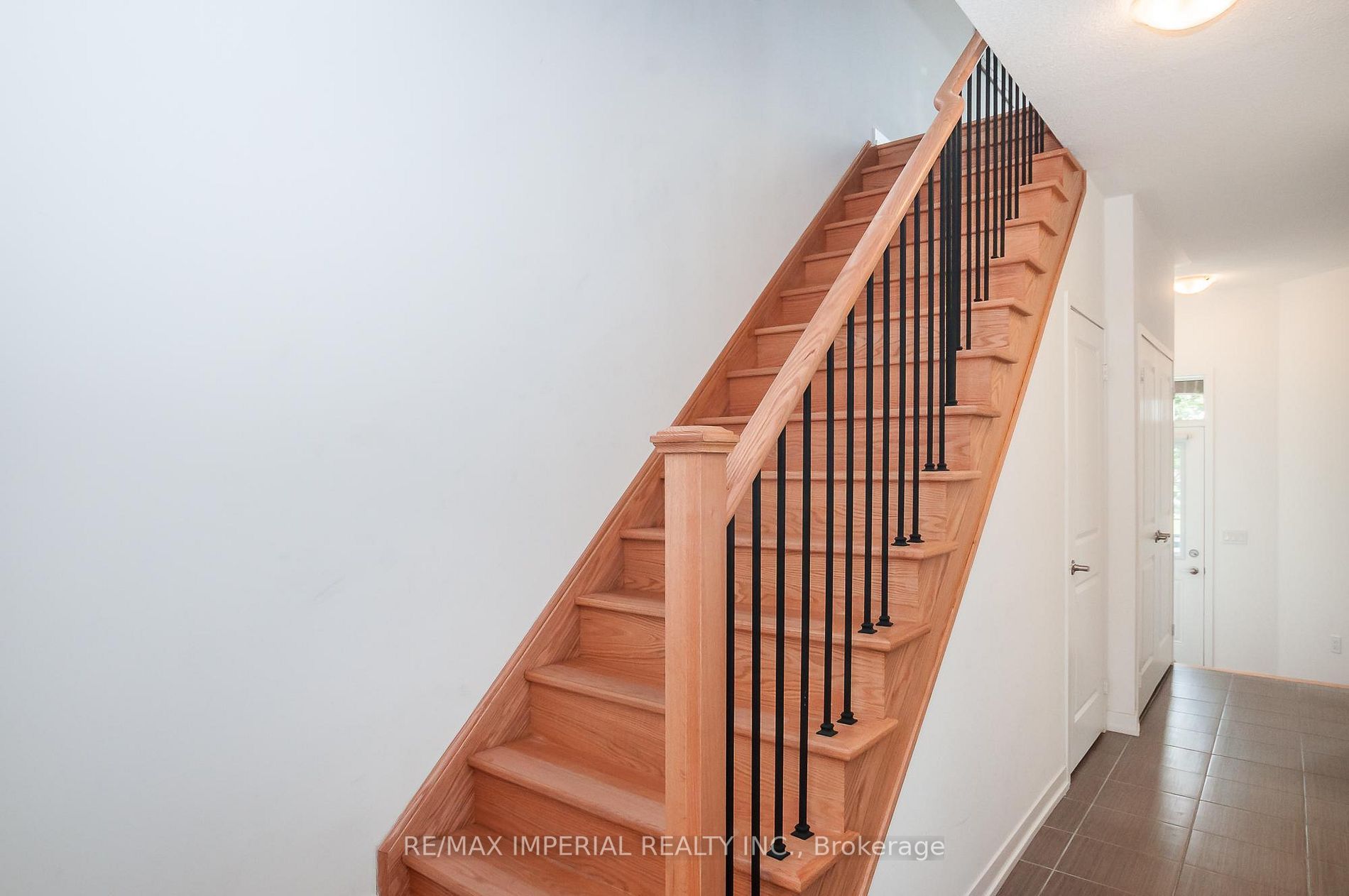 312 Clay Stones St
