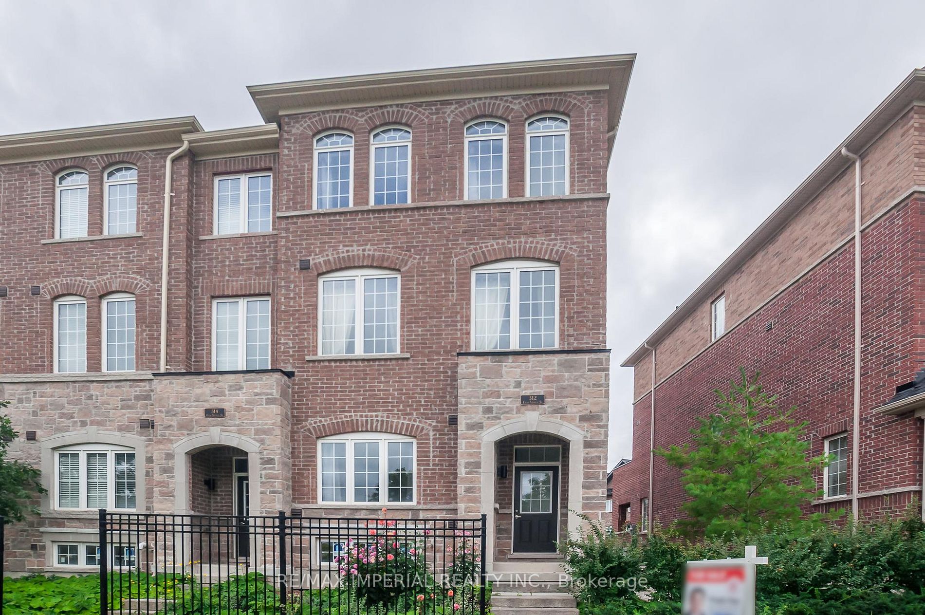 312 Clay Stones St