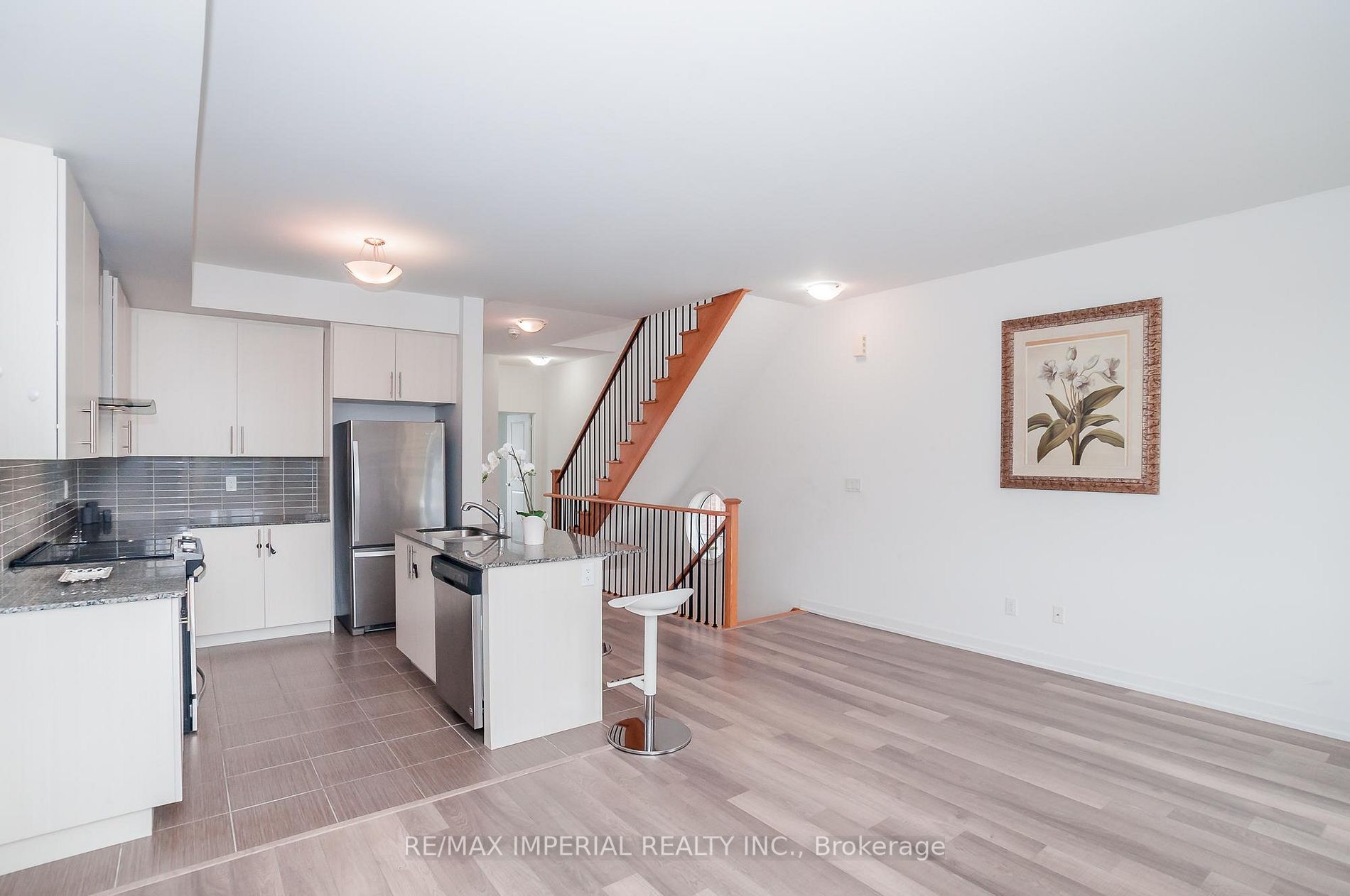 312 Clay Stones St