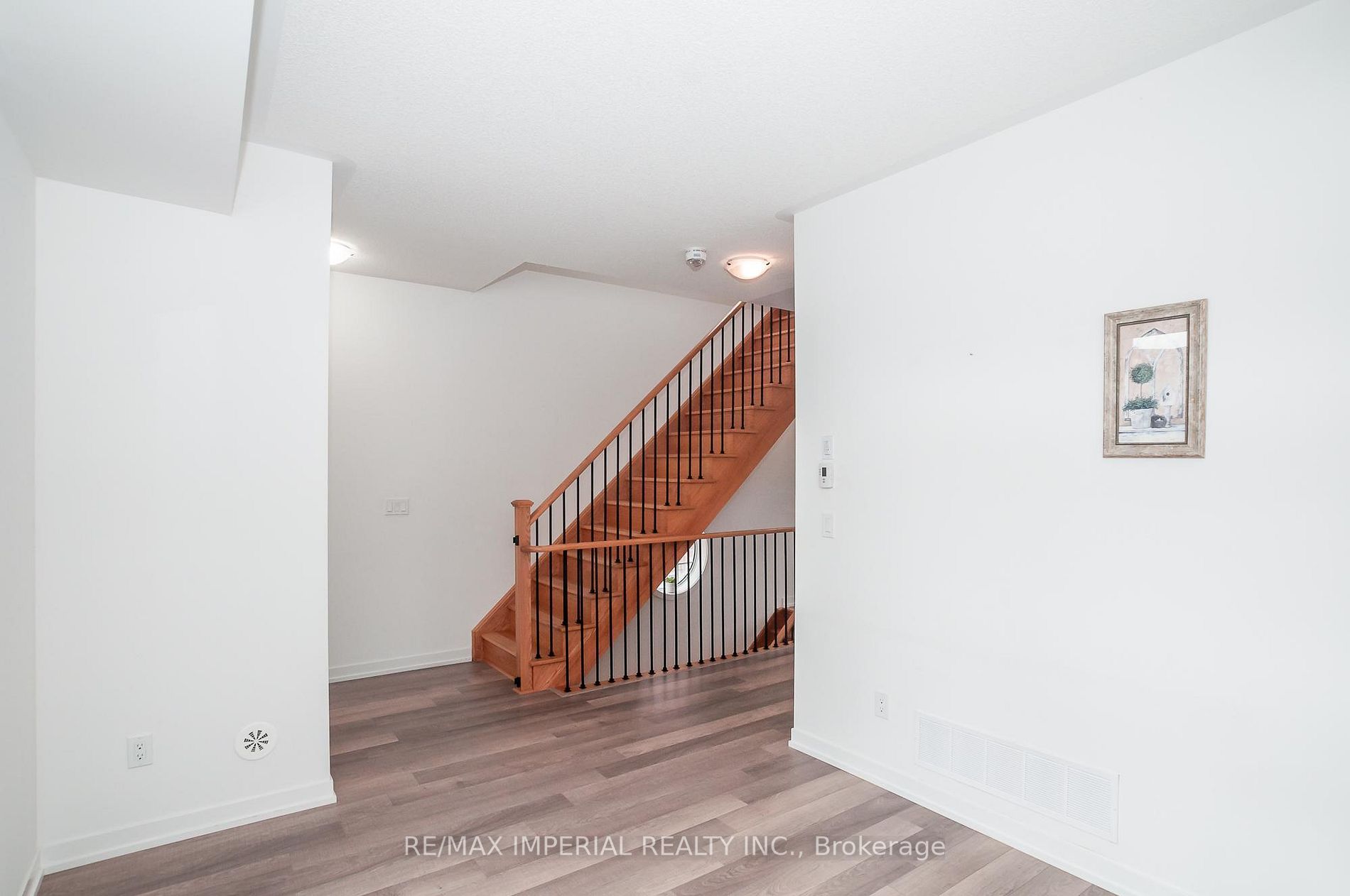 312 Clay Stones St