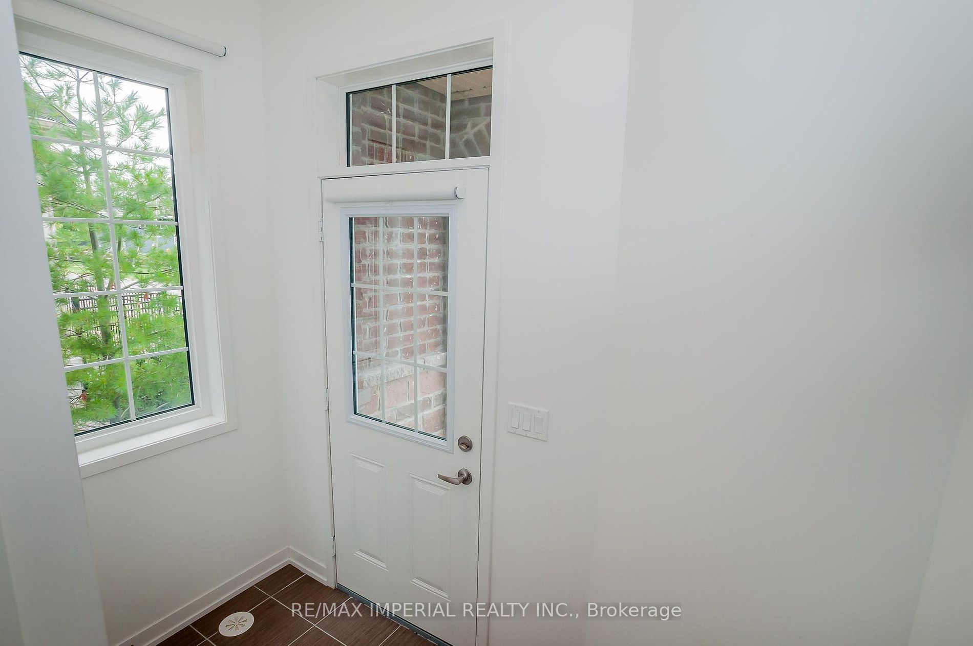 312 Clay Stones St