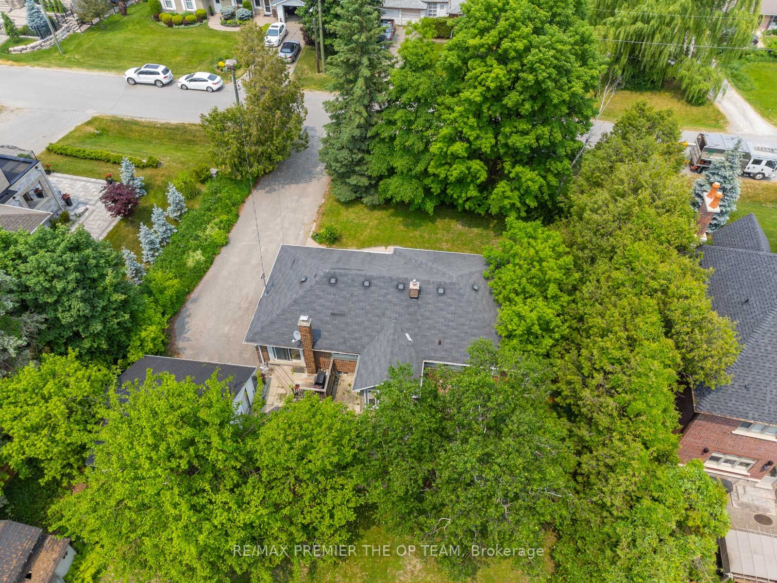 187 James St