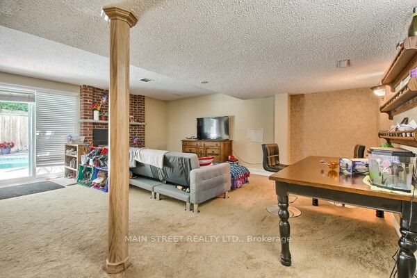 64 Cardinal Cres