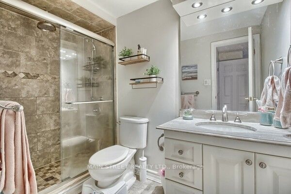 64 Cardinal Cres