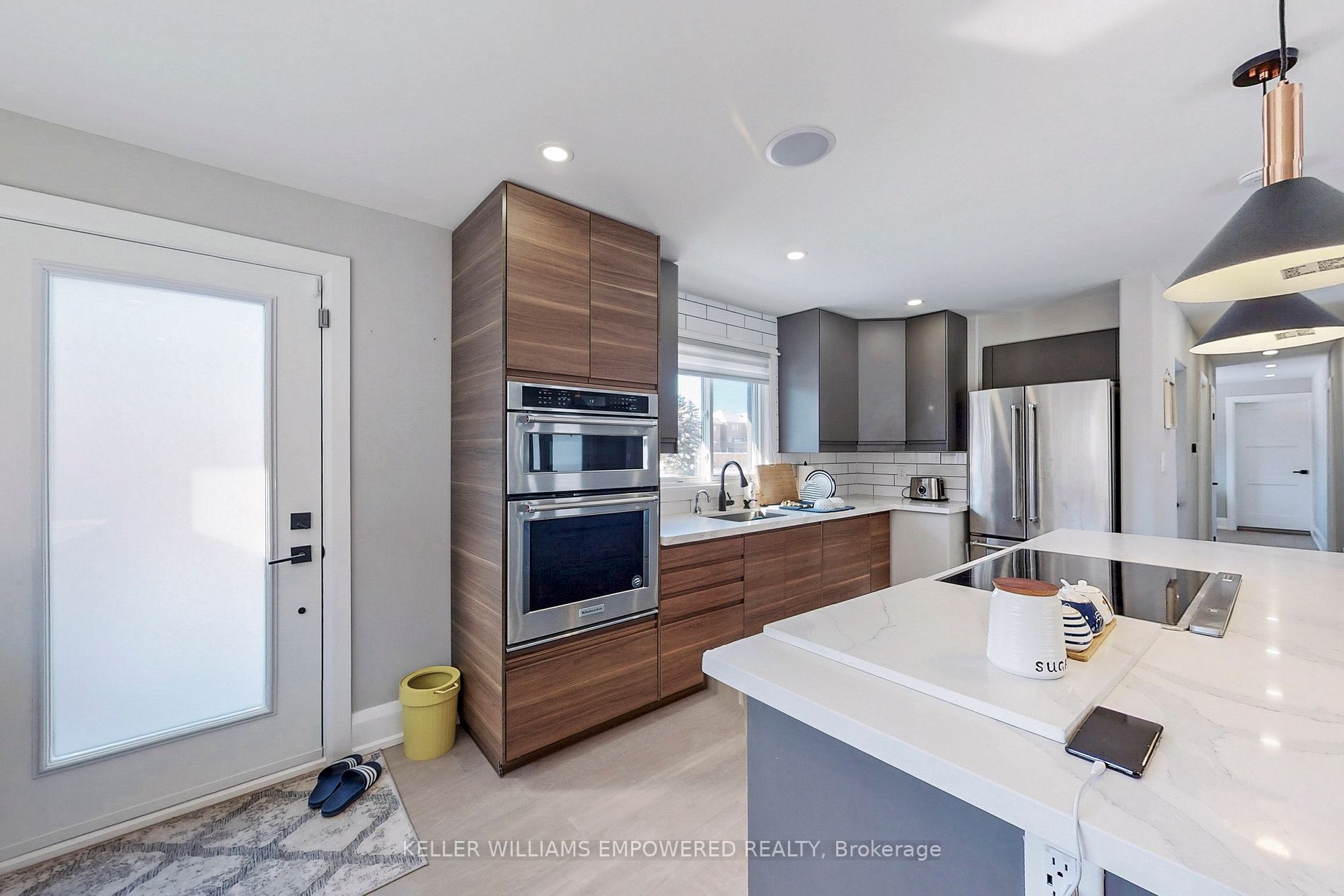646 Simcoe Rd