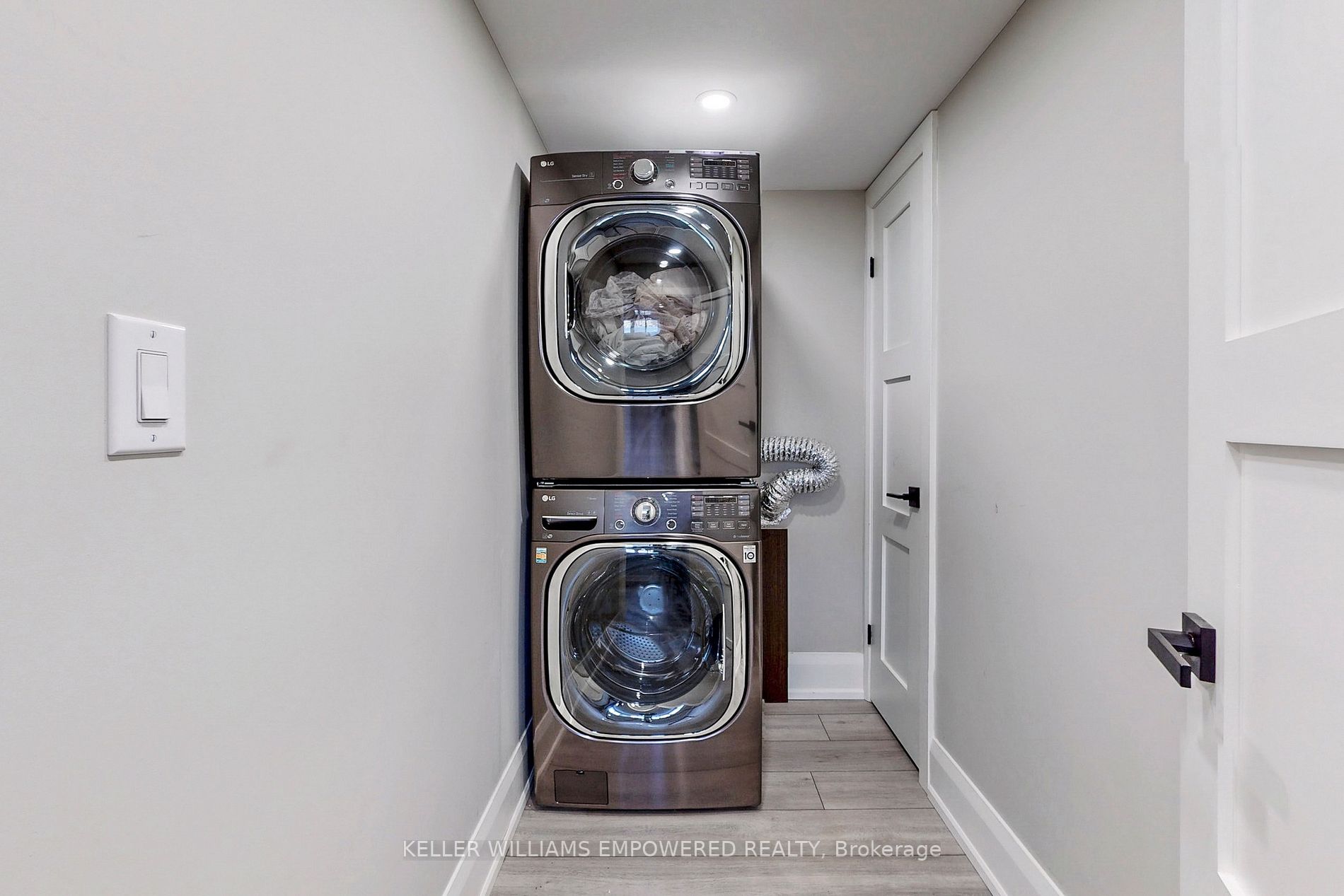 646 Simcoe Rd