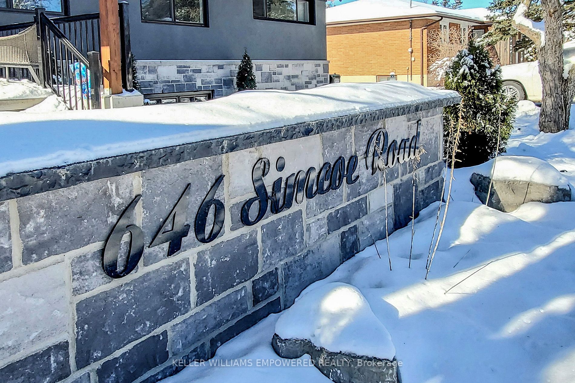 646 Simcoe Rd