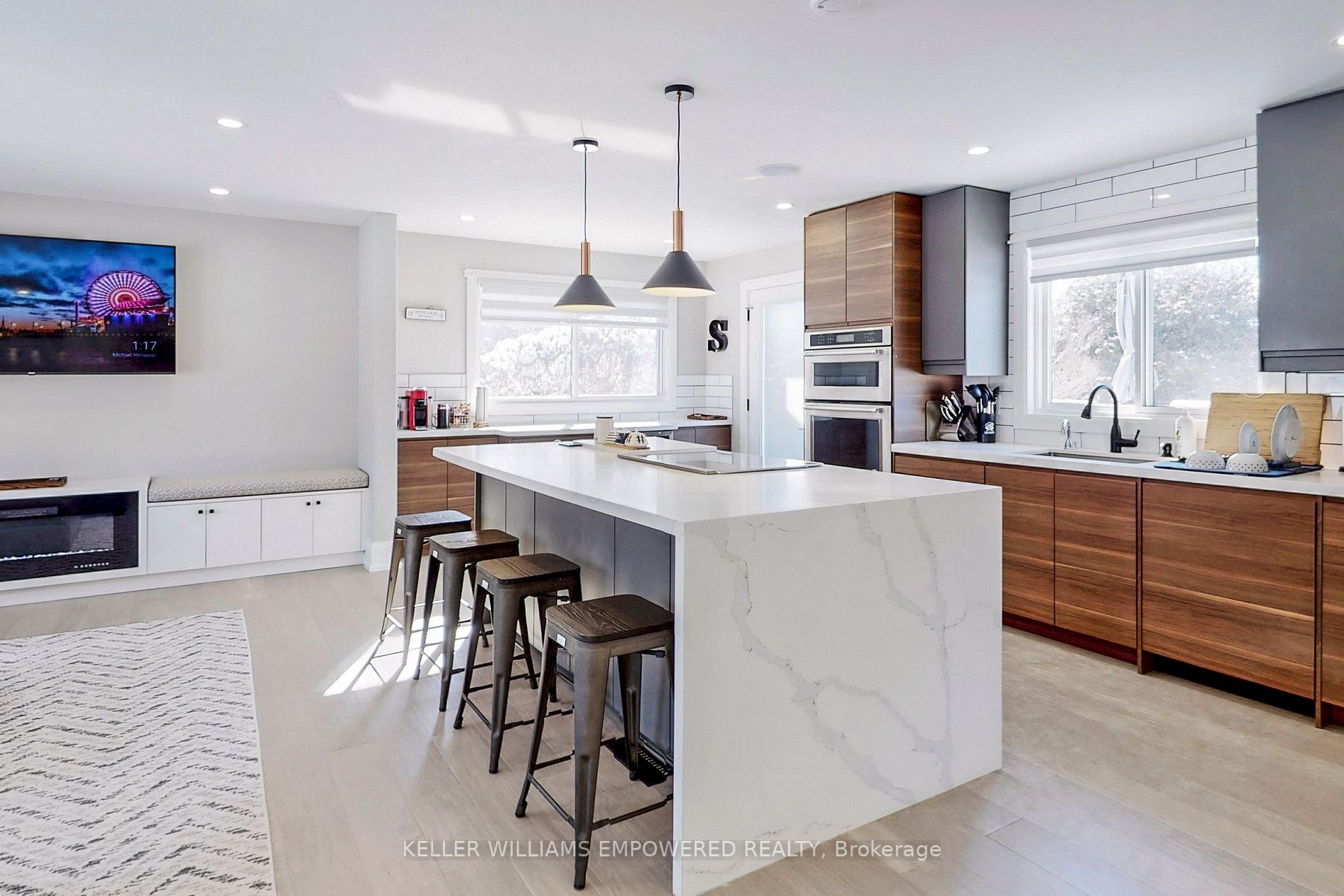 646 Simcoe Rd