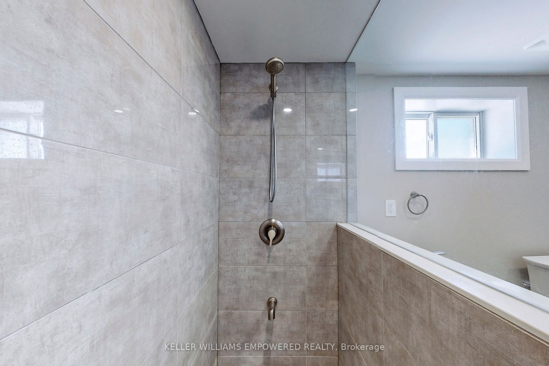 646 Simcoe Rd