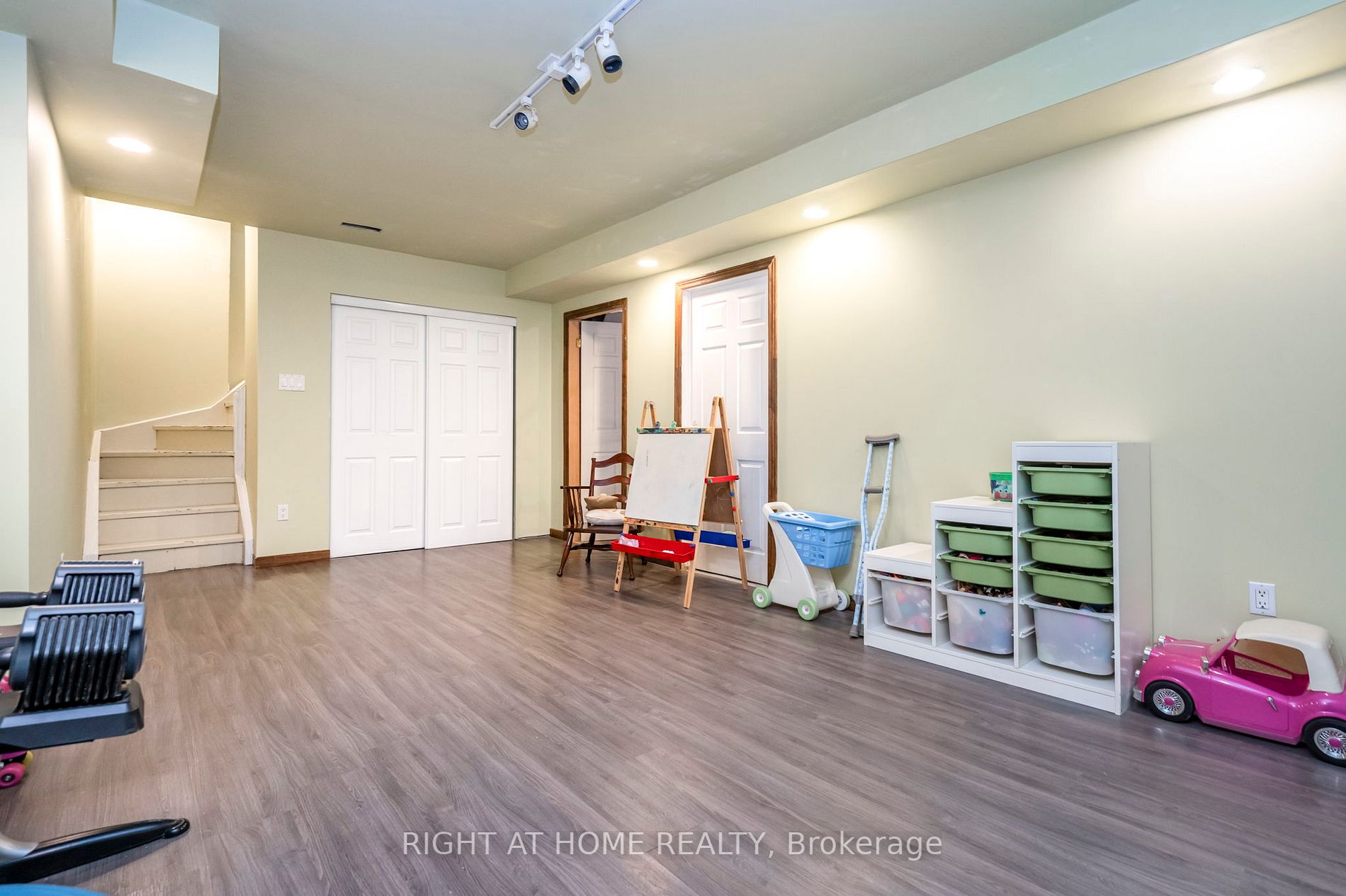 42 Darren Dr